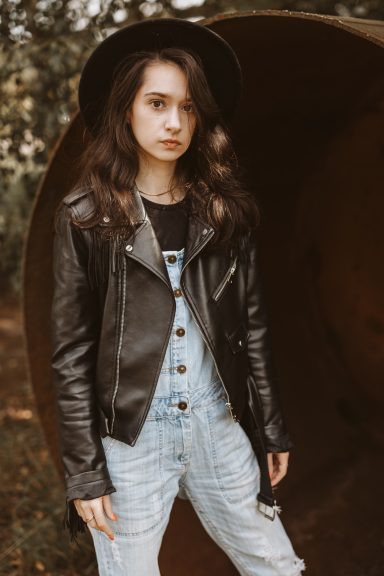 Portrait Frau Hüttengelände Ilsede Braunschweig 