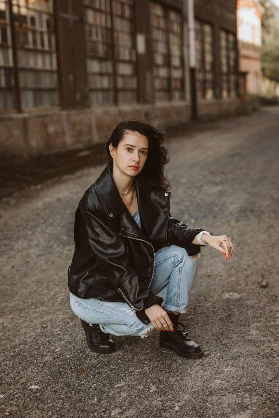 Portrait Frau Hüttengelände Ilsede Braunschweig 